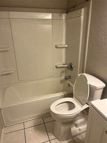 Building Photo - 206 Linda St