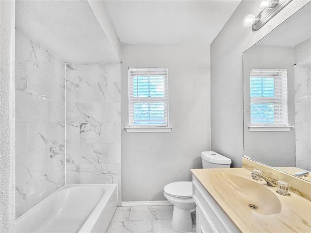 Building Photo - 2404 Dalgreen Dr