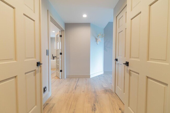 Building Photo - 11829 Pebblewood Dr