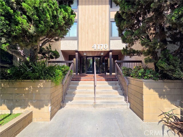 Building Photo - 4170 Elm Ave