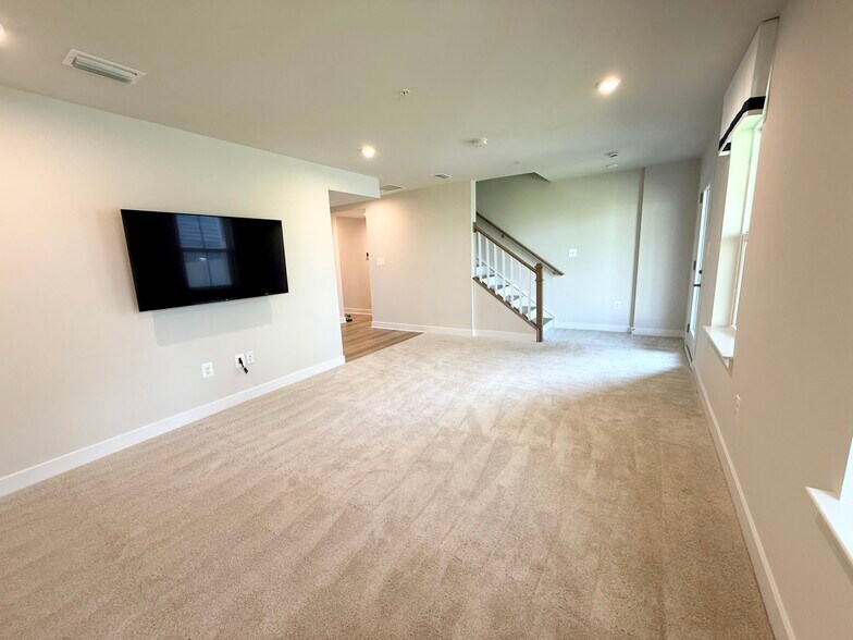 Building Photo - 7841 Blackbriar Way