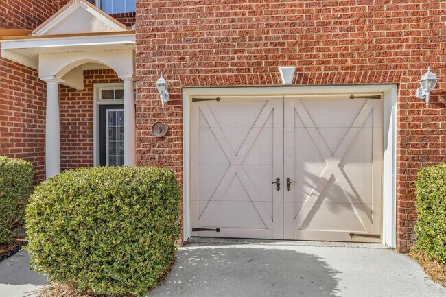 Building Photo - 777 King George Blvd