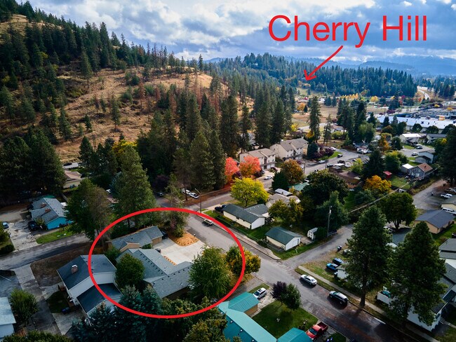 Building Photo - 1325 E Syringa Dr