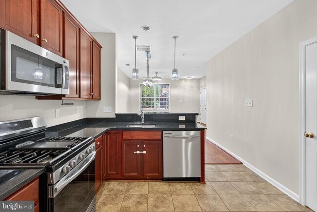 Building Photo - 42563 Highgate Terrace