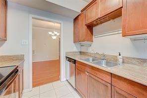 Building Photo - 2255 Braeswood Park Dr