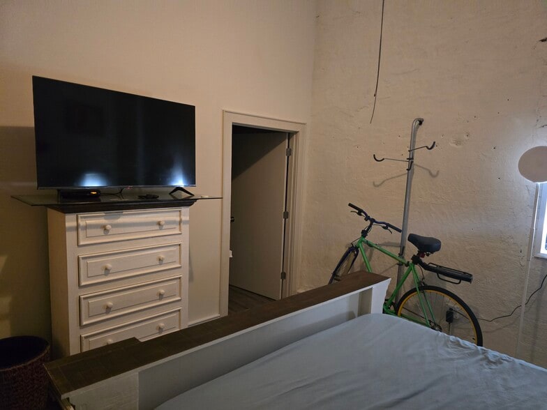 Building Photo - 246 N Court St