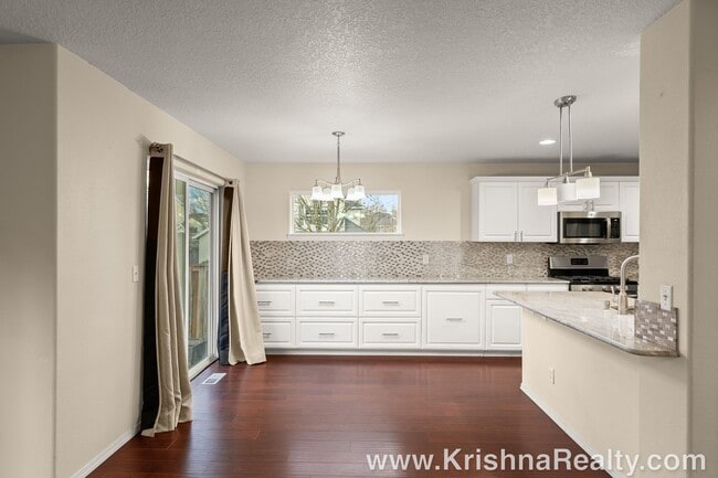 Building Photo - Lovely 4 BD | 3 BA | Corner Lot | Single-Family Home | Arbor Ridge Neighborhood | Spectacular Loc...