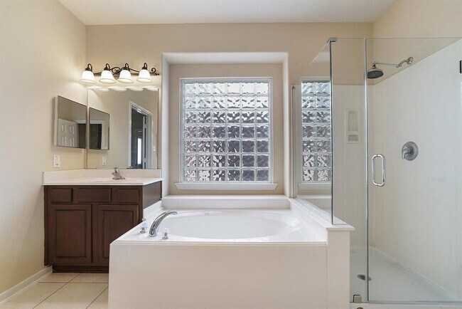 Building Photo - 7211 Emerald Run Ln