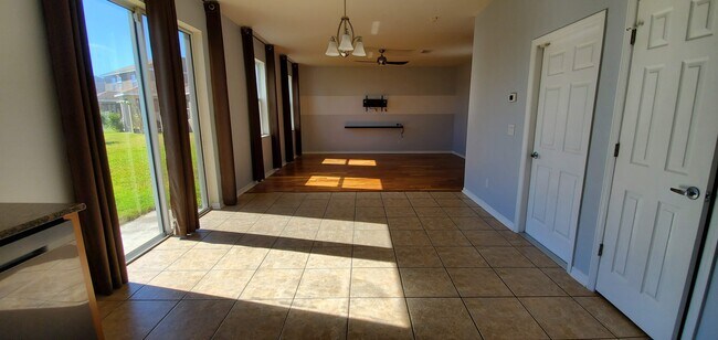Building Photo - 811 Parker Den Dr