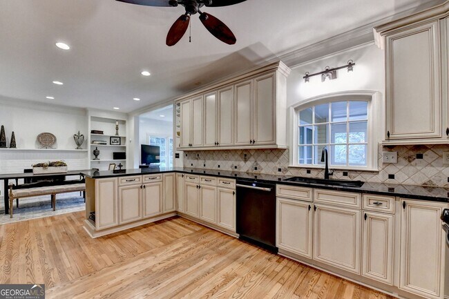 Building Photo - 2611 Briers N Dr