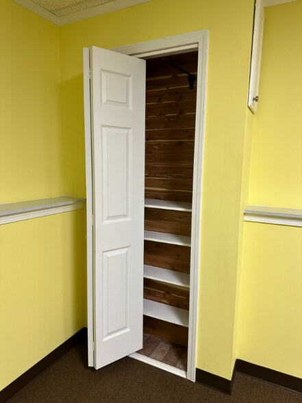 Building Photo - 1675 Old Nelson Rd