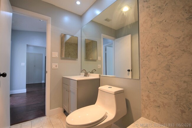 Building Photo - 5087 Oakhill Ln