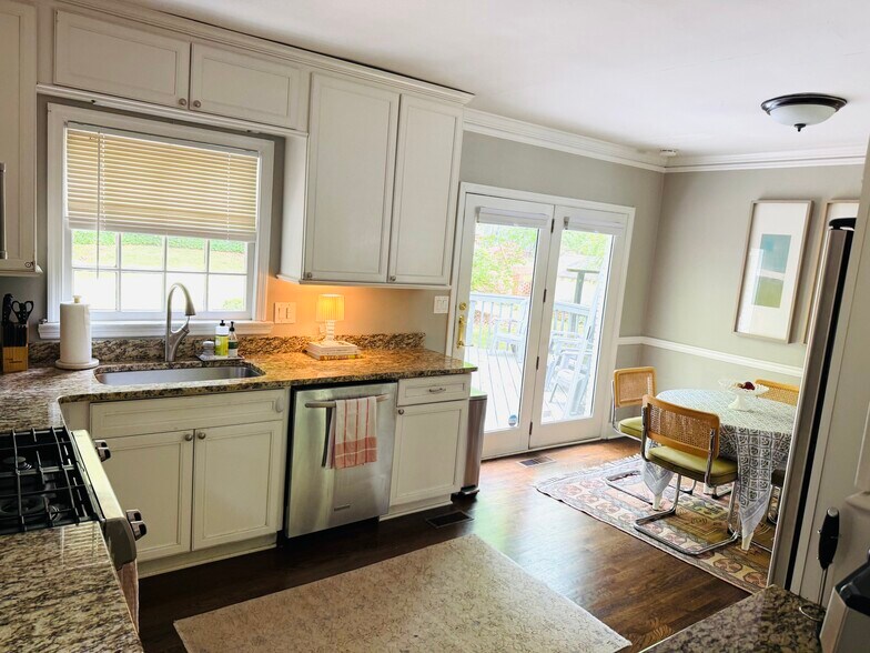 Building Photo - 286 Midvale Dr NE