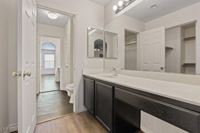 Building Photo - 227 Palmarosa St