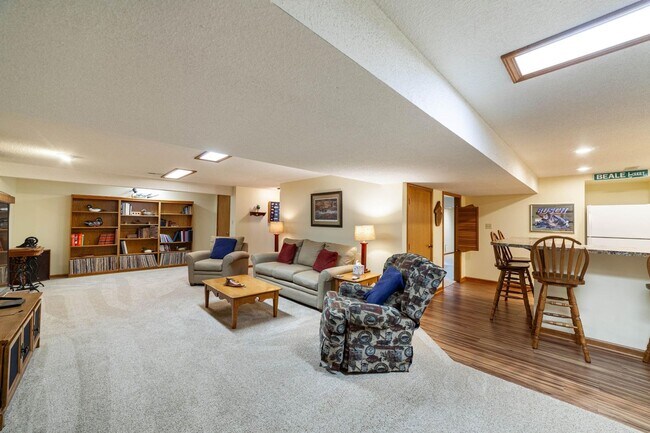 Building Photo - Single Family Home - Available For Rent!