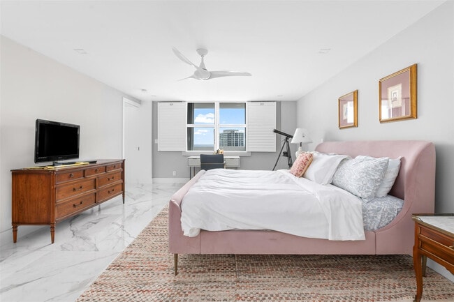 Building Photo - 777 Bayshore Dr