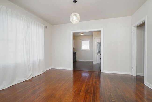 Building Photo - Charming 3-Bedroom Home for Rent in Jefferson Terrace!
