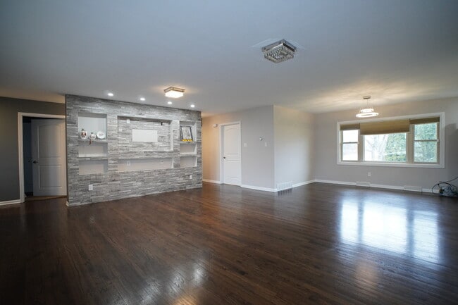 Building Photo - 6092 Cleveland St