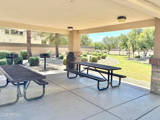 Building Photo - 12816 W Vista Paseo Dr