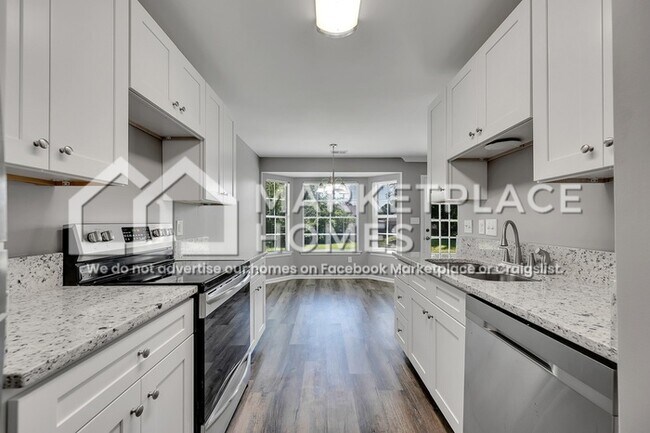 Building Photo - 1356 Royalty Dr