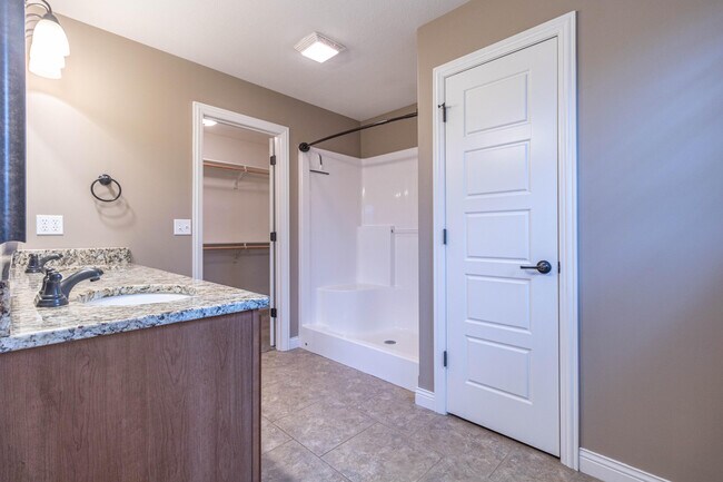 Building Photo - 2705 Iron Gate Dr