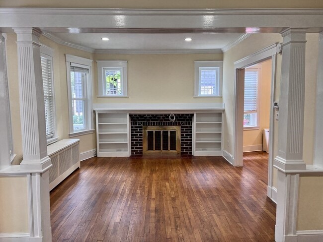 Building Photo - 31 Blakeslee St