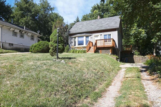 Building Photo - 660 27th St