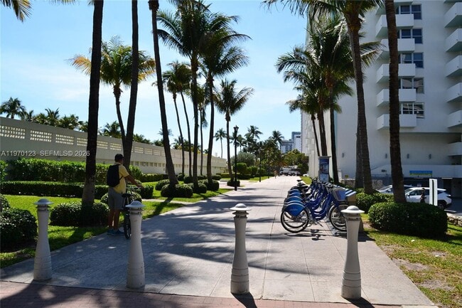 Building Photo - 2899 Collins Ave