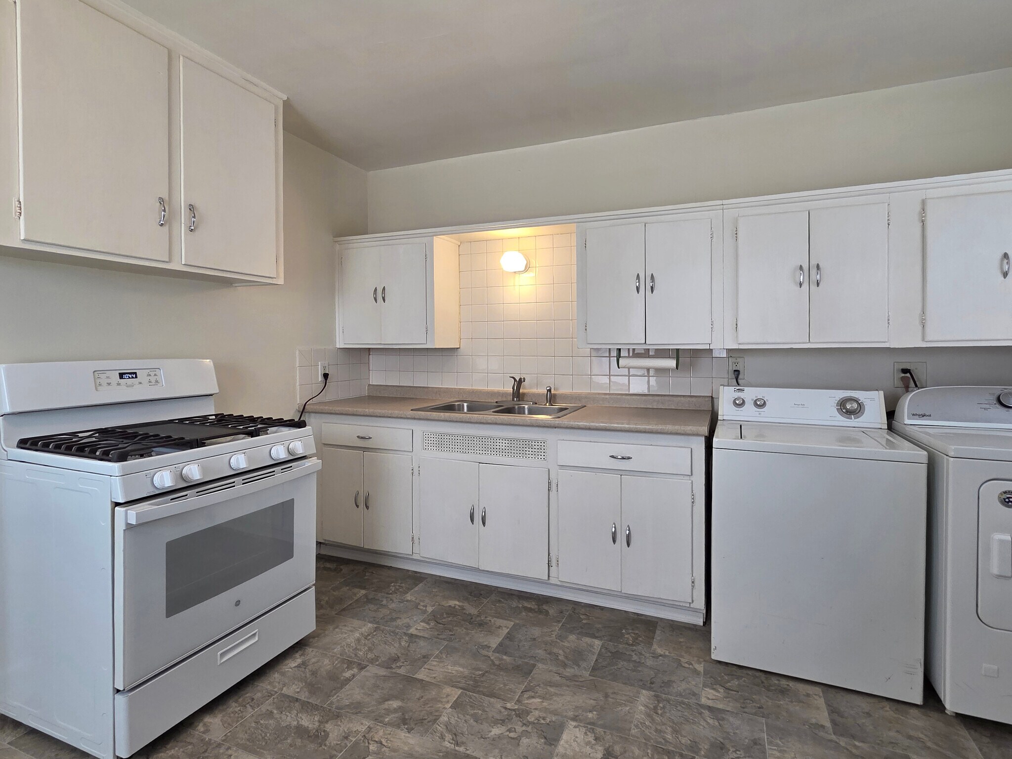 Building Photo - 3804 Johnson Ave