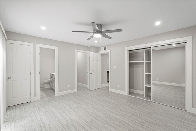 Building Photo - 2121 Fountain View Dr