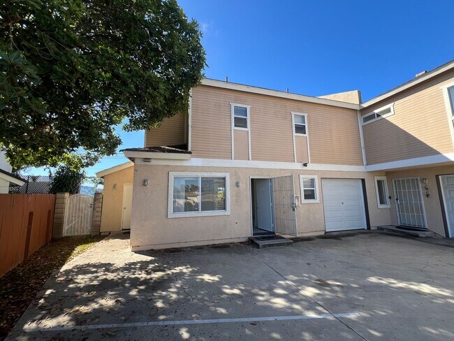 Building Photo - 702 Jay Cir