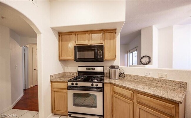 Building Photo - 6480 Annie Oakley Dr