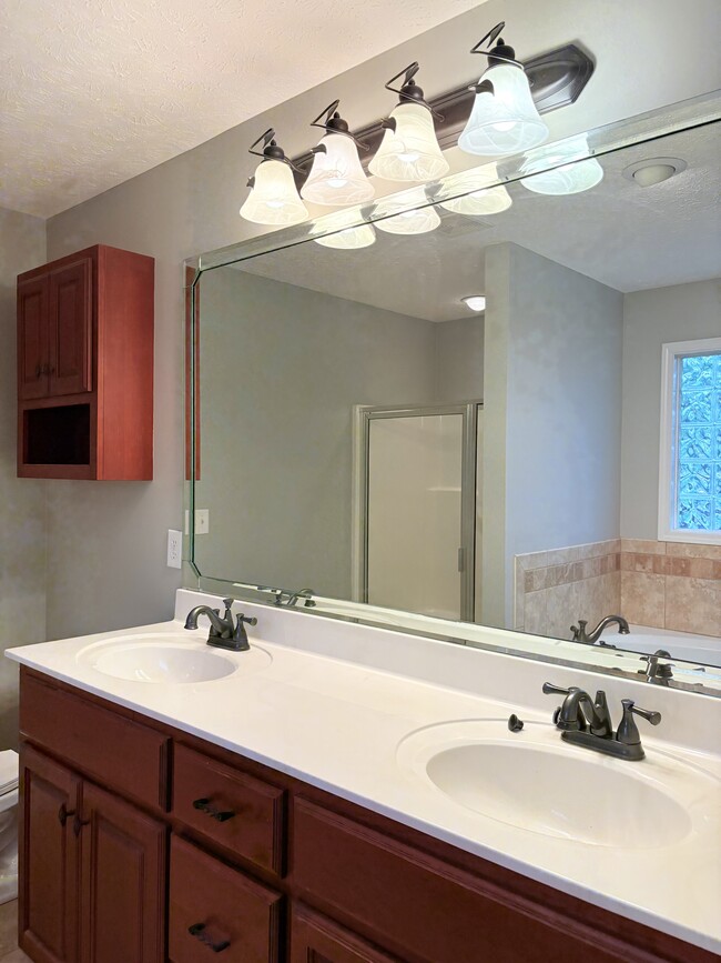 Building Photo - 3372 Fair Oaks Cir