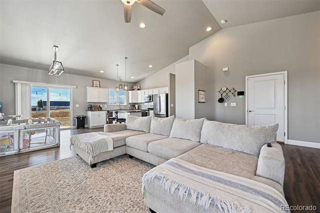 Building Photo - 1140 E Dove Creek Dr