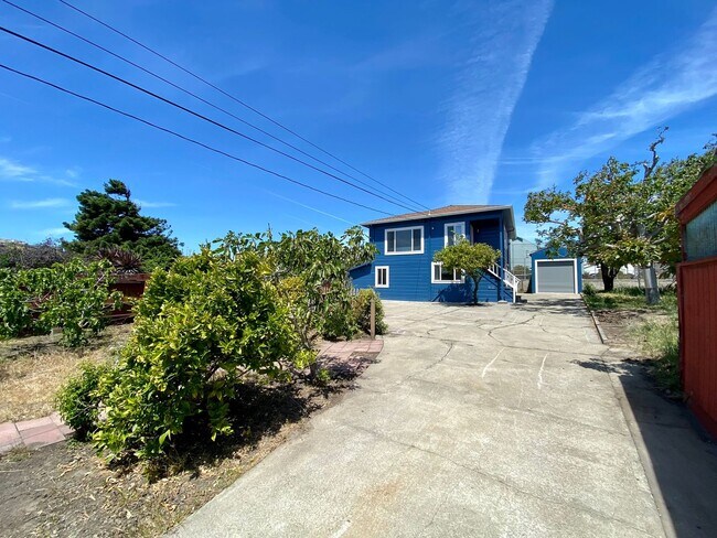 Building Photo - Remodeled 3BR, 2BA with Orchard, Garage & ...