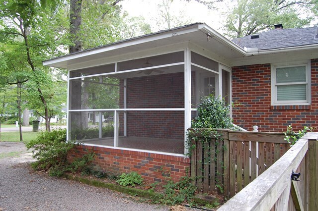 Building Photo - 815 Brandy Rd
