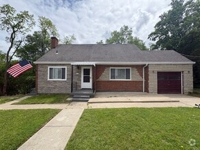 Building Photo - Amazing 4 Bedroom 1 Bathroom available in ...