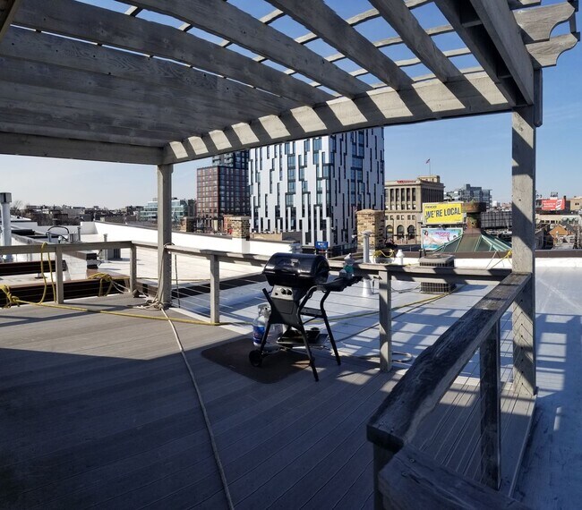 Building Photo - Video Tour- HUGE 1 Bedroom- 2 1/2 Bath Apartment. High-end loft style. Cook's Kitchen- Common Roo...