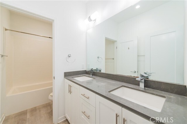 Building Photo - 103 Schick