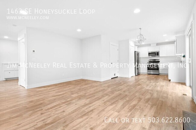 Building Photo - 1463 SE Honeysuckle Loop