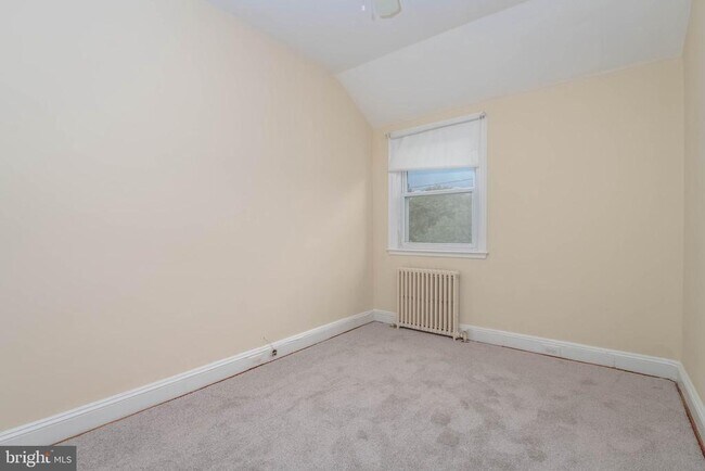 Building Photo - 1325 Crofton Rd