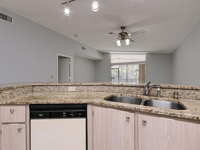 Building Photo - 556 Woodgate Cir