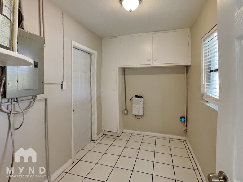 Building Photo - 1652 S Jefferson Ave