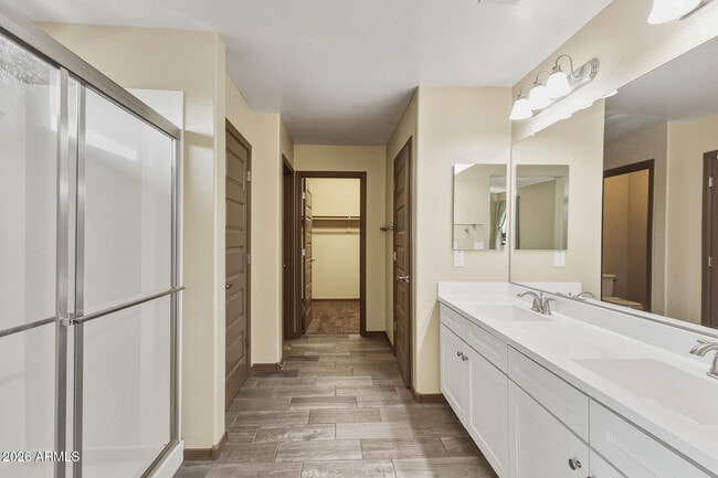 Building Photo - 7422 S 28th Pl