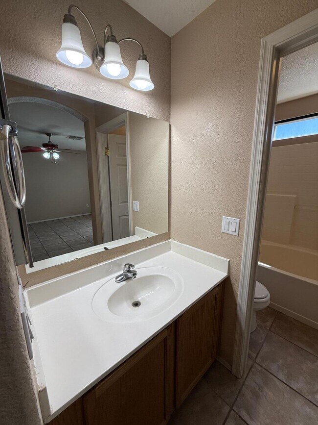 Building Photo - 3623 W Villa Linda Dr