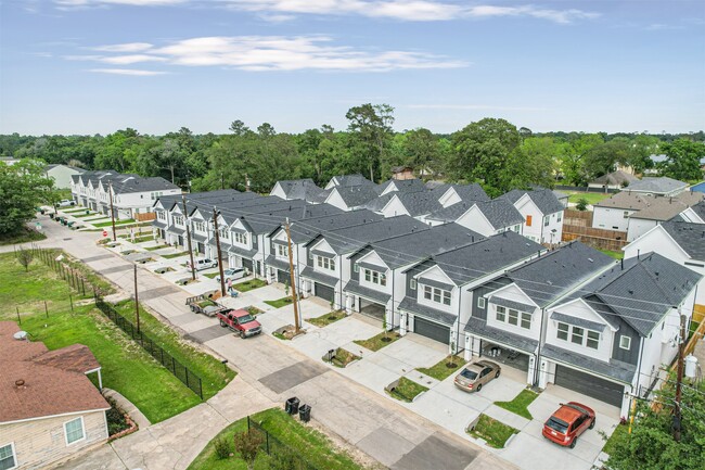 Building Photo - 5630 Balbo St