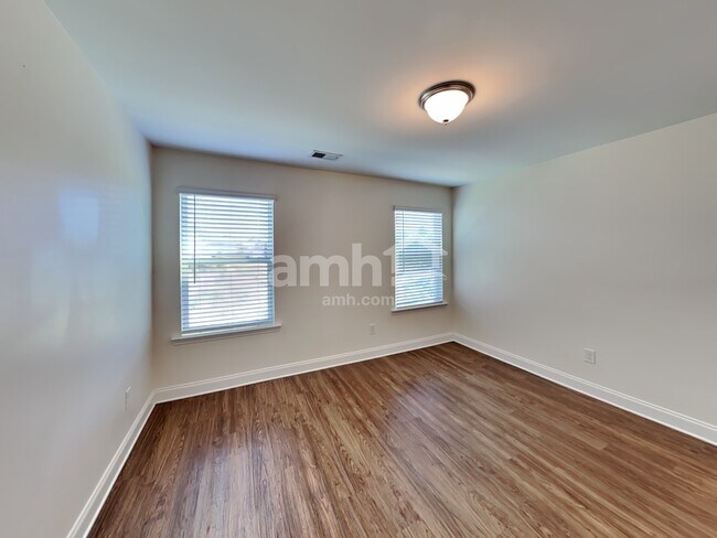 Building Photo - 1327 Weatherbrook Cir