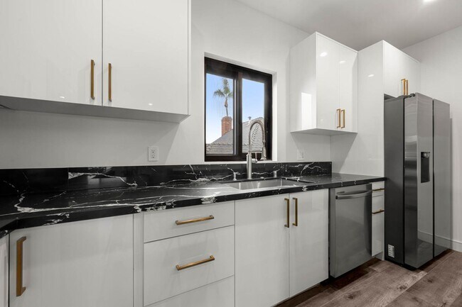 Building Photo - 1920 S Sherbourne Dr