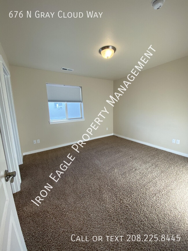 Building Photo - 676 N Gray Cloud Way