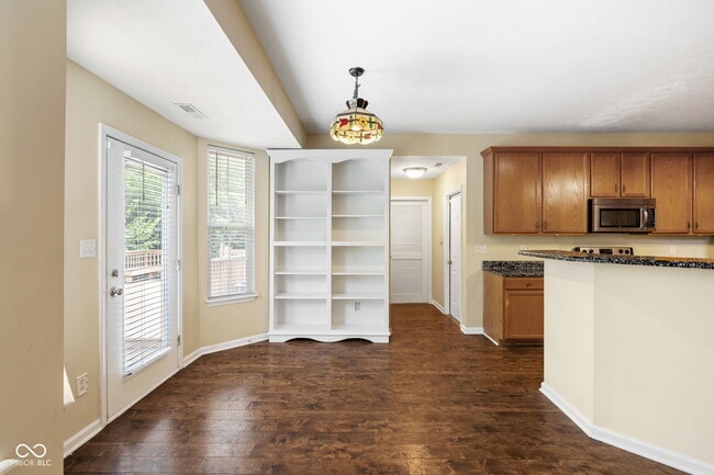 Building Photo - 1361 Midway Ct